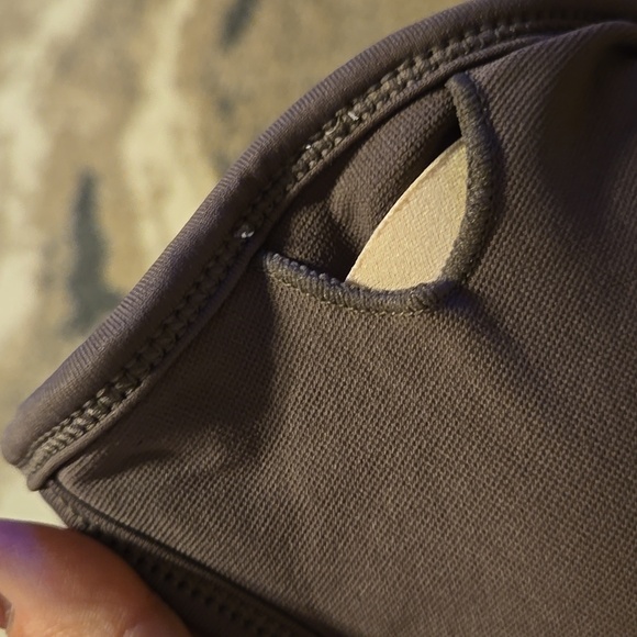 196. HALARA Fossil Brown Seamless Flow Sports Bra Crisscross Back Size Small - Picture 6 of 6